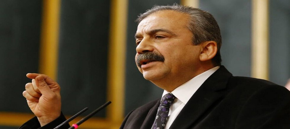 Sırrı Süreyya Önder Ameliyata Alındı: Durumu Ciddiyetini Koruyor