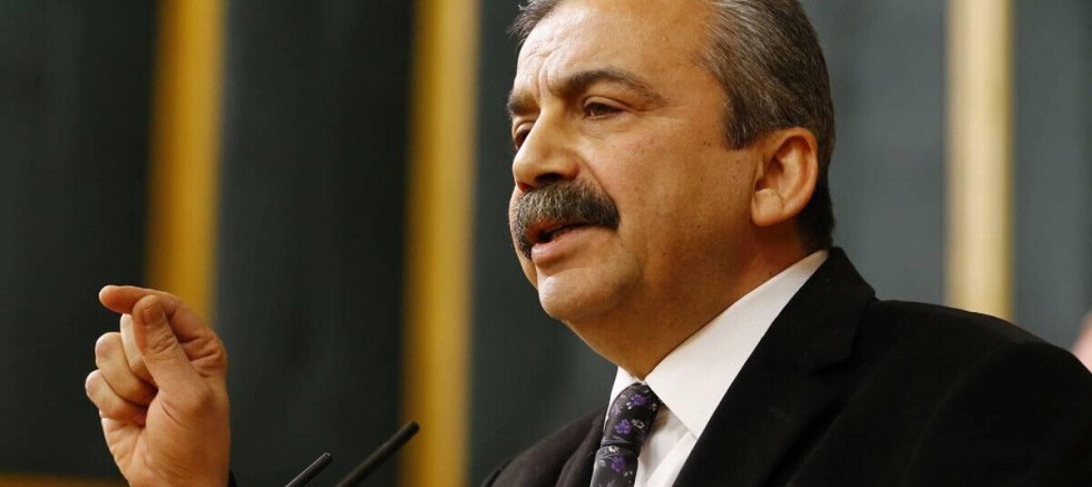 Sırrı Süreyya Önder Ameliyata Alındı: Durumu Ciddiyetini Koruyor