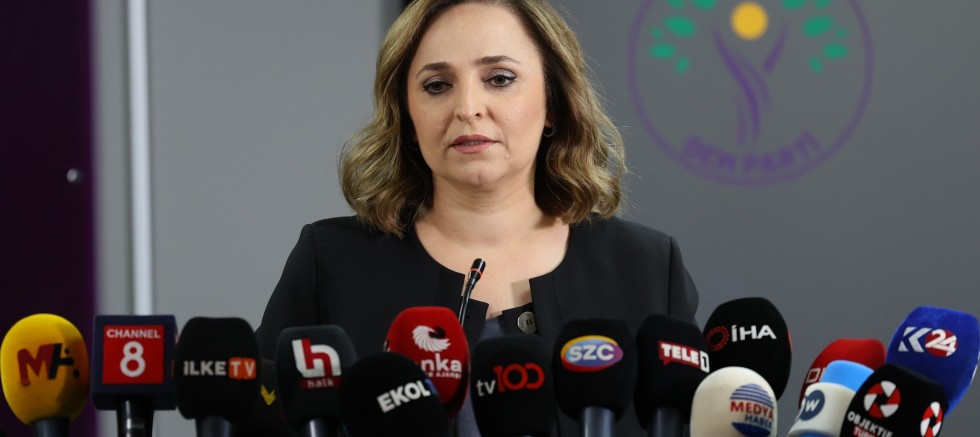 Sırrı Süreyya Önder, aracının lastiğine yerleştirilen düzeneğin kamuoyuyla paylaşılarak istismar edilmesini istemedi